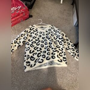 COPY - Leopard Sweater. Size M/L